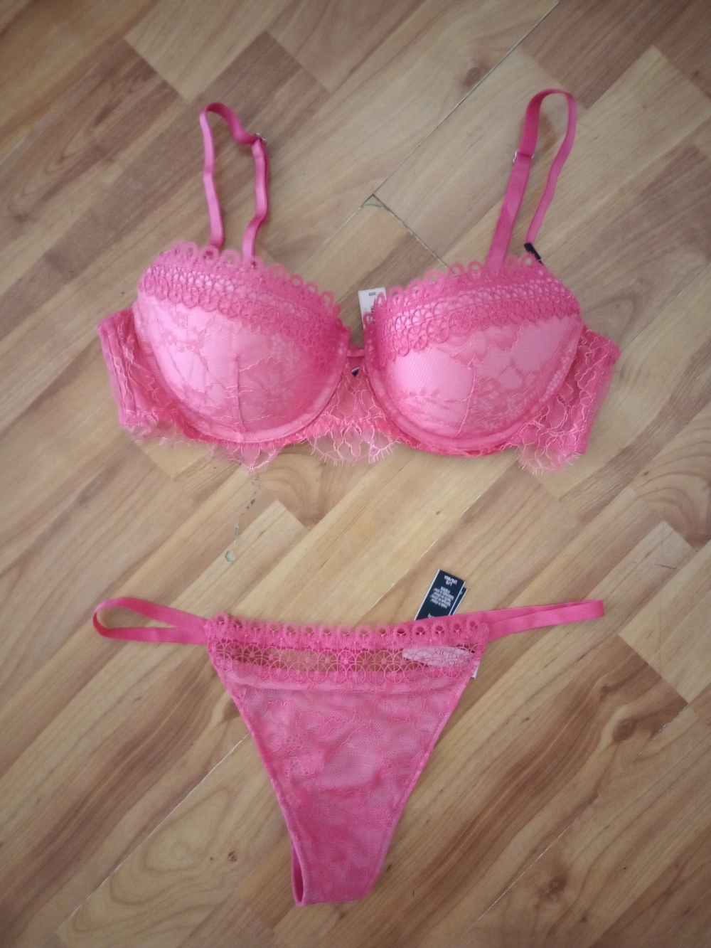 New Victoria's Secret Hot Pink Lace Push-Up Bra Set